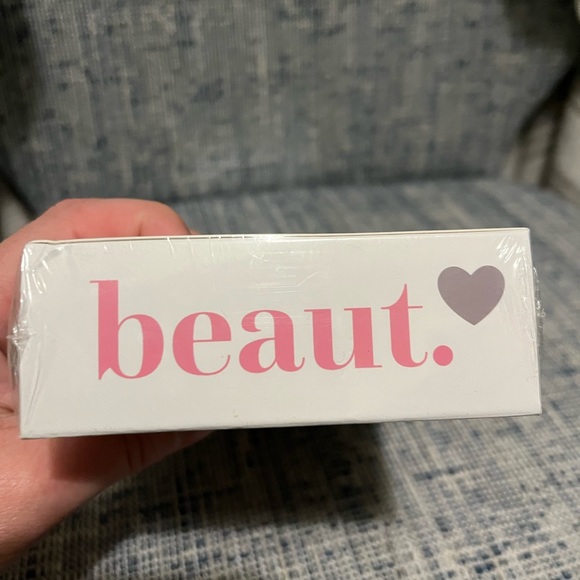 beaut. Teeth Whitening Kit. New and sealed. - Picture 2 of 3